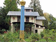 Rose Island: Glass column